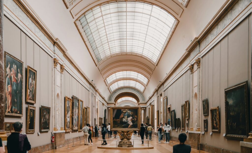 Louvre workers stage strike, museum shuts its doors