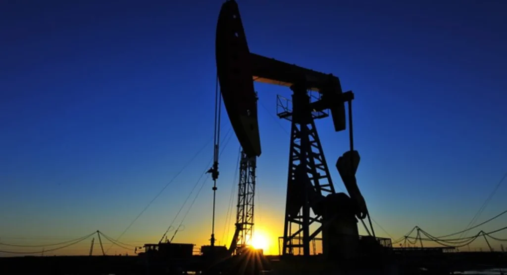 Wall Street Eyes Earnings Amid Oil Pressure