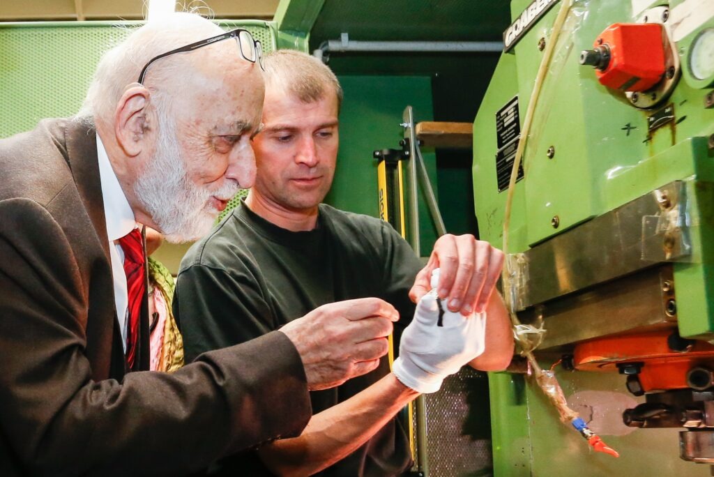 Nobel Winner Englert Dies At 93 After Legacy