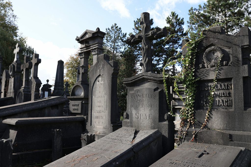 Brussels Cemeteries Extend Hours for All Saints Day